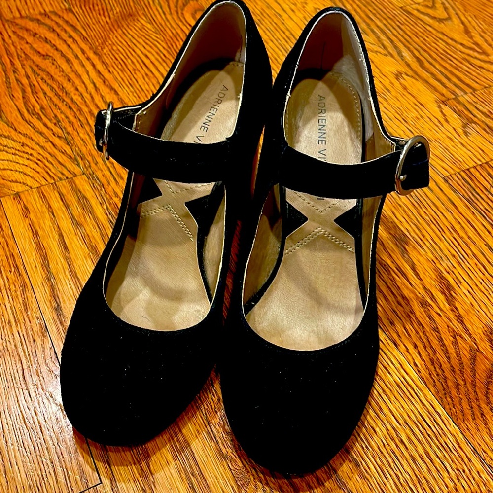 🌿Adrienne Vittadini black suede 3” heels, size 6M🌿